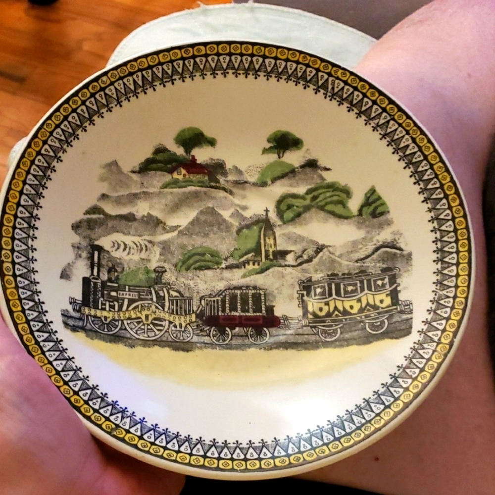Vintage COBRIDGE Train Themed Decorative PLATE/BOWL 8.5IN. MADE IN ENDLAND.
